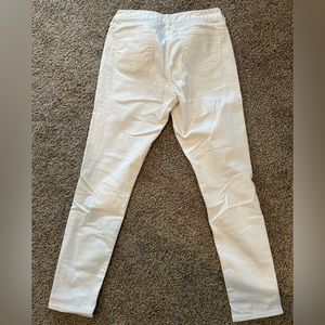 Size 7 juniors American Rag white jeans.  Previously worn a handful of times.